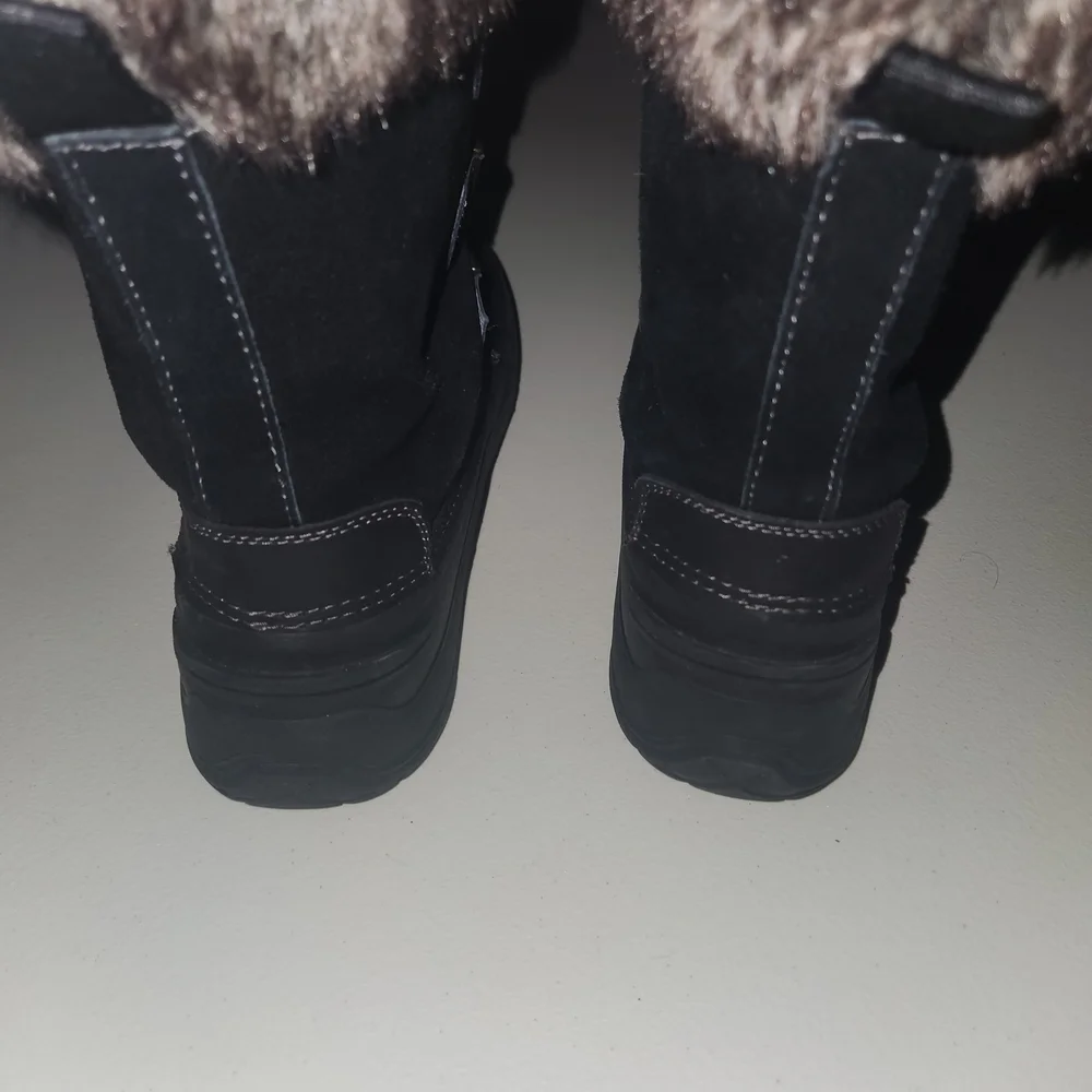 Women's Khombu Watefproof Winter Black Fur-Lined Boots Size 9